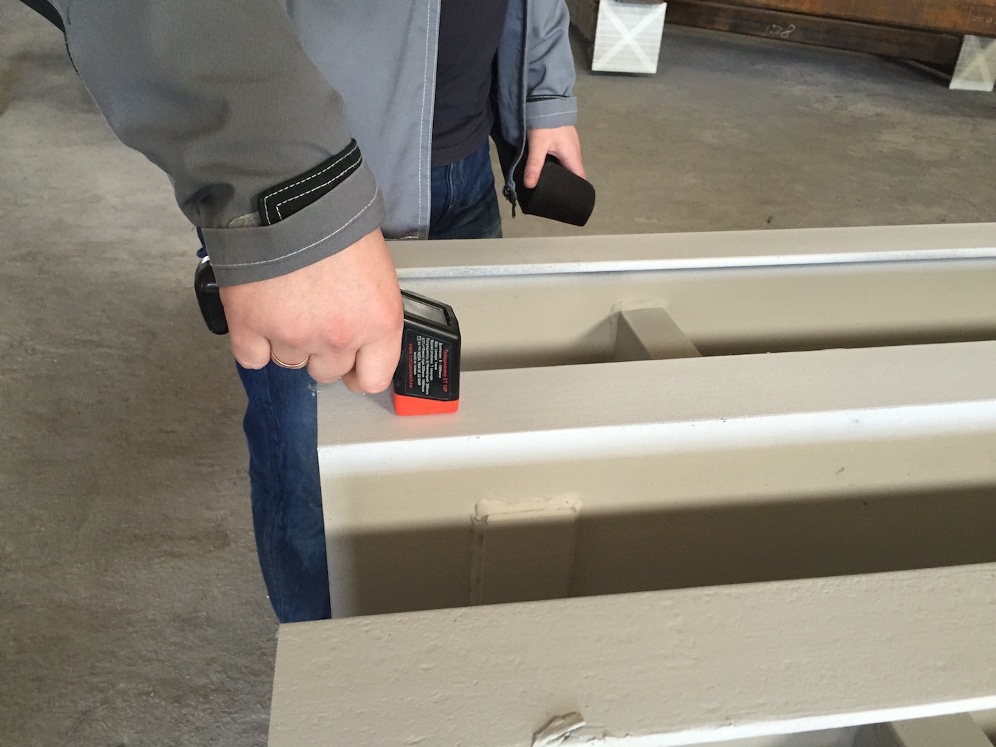 нанесение огнезащиты на металлоконструкции. порошковая окраска металла. лакокрасочные защитные покрытия. защитные покрытия металлов. лакокрасочное покрытие металлоконструкций.